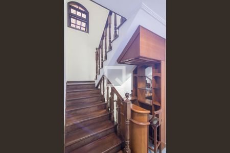 Escada de casa para alugar com 3 quartos, 298m² em Parque Marajoara, Santo André