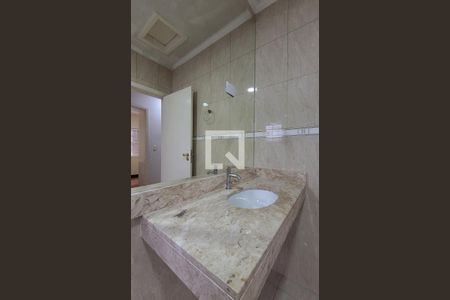 Casa à venda com 188m², 3 quartos e 3 vagas Casa à venda com 188m², 3 quartos e 3 vagasBanheiro