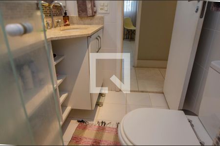 Apartamento à venda com 90m², 3 quartos e 1 vaga Apartamento à venda com 90m², 3 quartos e 1 vagaBanheiro social