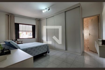 Casa à venda com 208m², 3 quartos e 3 vagasSuíte