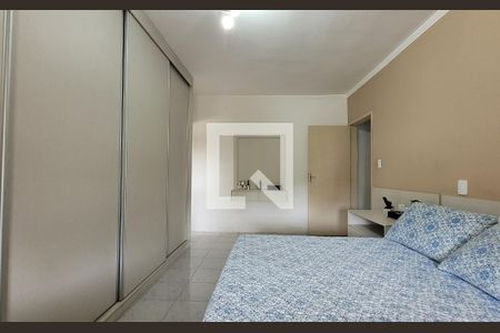 Casa à venda com 208m², 3 quartos e 3 vagasSuíte