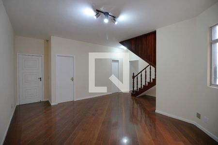 Sala de casa para alugar com 4 quartos, 325m² em Santa Tereza, Belo Horizonte