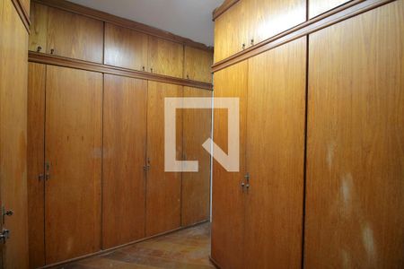 Closet da suíte 1 de casa para alugar com 4 quartos, 325m² em Santa Tereza, Belo Horizonte