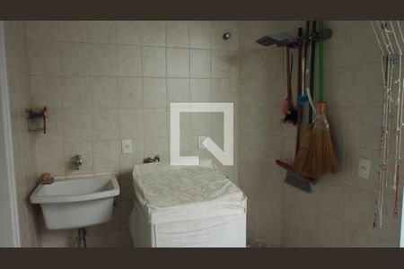 Casa à venda com 300m², 5 quartos e 4 vagasLavanderia