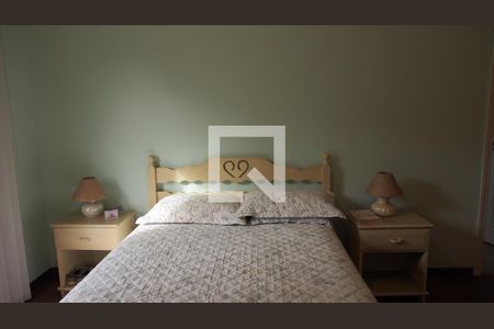 Casa à venda com 300m², 5 quartos e 4 vagasQuarto 2 - Suíte