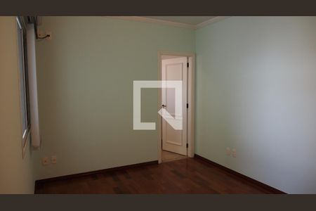 Casa à venda com 300m², 5 quartos e 4 vagasQuarto 4 - Suíte