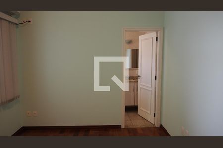 Casa à venda com 300m², 5 quartos e 4 vagasQuarto 4 - Suíte