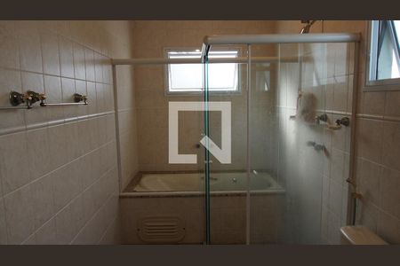 Casa à venda com 300m², 5 quartos e 4 vagasBanheiro da Suíte 2