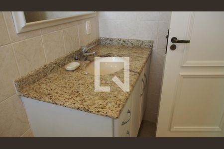 Casa à venda com 300m², 5 quartos e 4 vagasBanheiro da Suíte 4