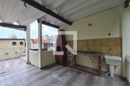 Casa de condomínio à venda com 300m², 5 quartos e 2 vagas Casa de condomínio à venda com 300m², 5 quartos e 2 vagasTerraço