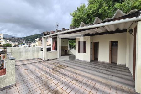 Casa de condomínio à venda com 300m², 5 quartos e 2 vagas Casa de condomínio à venda com 300m², 5 quartos e 2 vagasTerraço