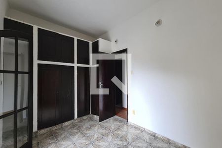 Casa de condomínio à venda com 300m², 5 quartos e 2 vagas Casa de condomínio à venda com 300m², 5 quartos e 2 vagasQuarto 4 - Suíte