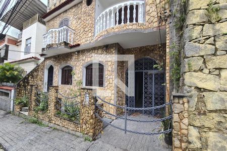 Casa de condomínio à venda com 300m², 5 quartos e 2 vagas Casa de condomínio à venda com 300m², 5 quartos e 2 vagasFachada da casa