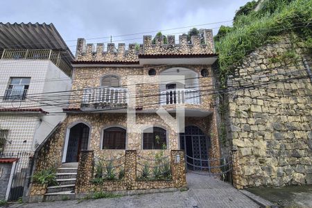 Casa de condomínio à venda com 300m², 5 quartos e 2 vagas Casa de condomínio à venda com 300m², 5 quartos e 2 vagasFachada da casa