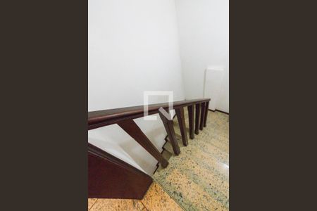 Casa de condomínio à venda com 400m², 3 quartos e 1 vagaEscada