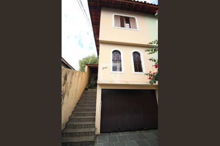 Casa à venda com 178m², 3 quartos e 3 vagasFachada
