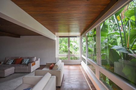 Casa à venda com 625m², 4 quartos e 6 vagas Casa à venda com 625m², 4 quartos e 6 vagasVaranda da Sala 2