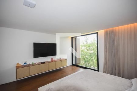 Casa à venda com 625m², 4 quartos e 6 vagas Casa à venda com 625m², 4 quartos e 6 vagasSuíte 4