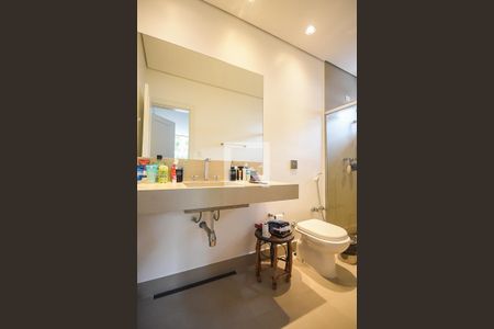 Casa à venda com 625m², 4 quartos e 6 vagas Casa à venda com 625m², 4 quartos e 6 vagasBanheiro Suíte 2