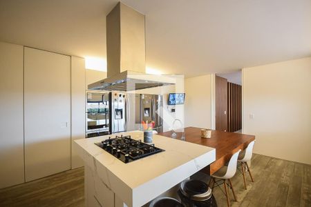 Casa à venda com 625m², 4 quartos e 6 vagas Casa à venda com 625m², 4 quartos e 6 vagasCozinha