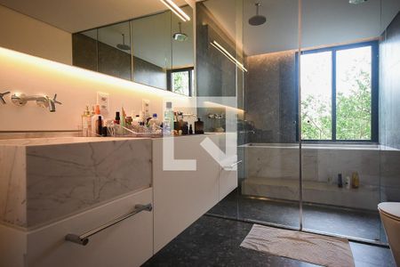 Casa à venda com 625m², 4 quartos e 6 vagas Casa à venda com 625m², 4 quartos e 6 vagasBanheiro Suíte 4