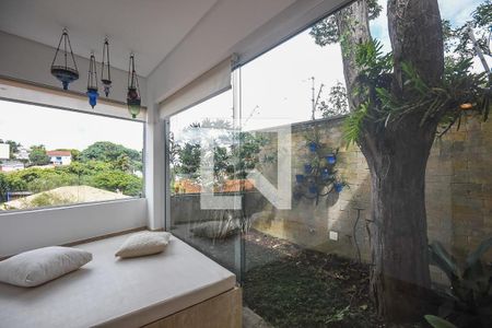 Casa à venda com 625m², 4 quartos e 6 vagas Casa à venda com 625m², 4 quartos e 6 vagasÁrea de Descanso