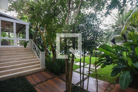 Casa à venda com 625m², 4 quartos e 6 vagas Casa à venda com 625m², 4 quartos e 6 vagasJardim