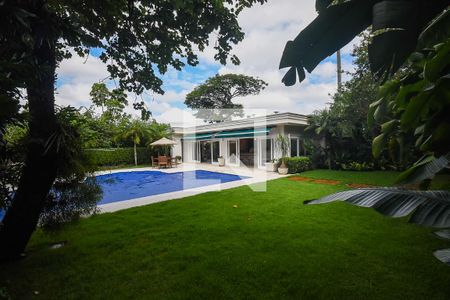 Casa à venda com 625m², 4 quartos e 6 vagas Casa à venda com 625m², 4 quartos e 6 vagasPiscina