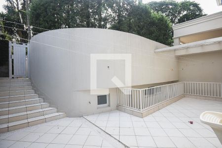 Casa à venda com 625m², 4 quartos e 6 vagas Casa à venda com 625m², 4 quartos e 6 vagasQuintal