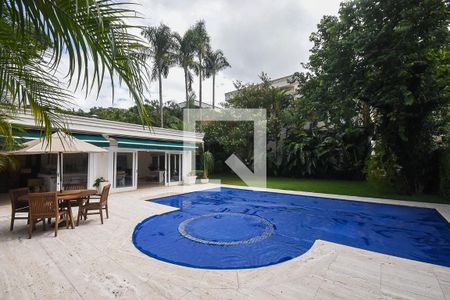 Casa à venda com 625m², 4 quartos e 6 vagas Casa à venda com 625m², 4 quartos e 6 vagasPiscina