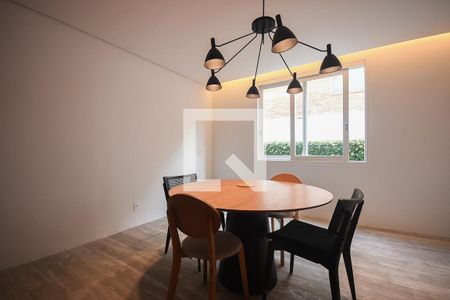 Casa à venda com 625m², 4 quartos e 6 vagas Casa à venda com 625m², 4 quartos e 6 vagasSala de Almoço