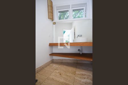 Casa à venda com 625m², 4 quartos e 6 vagas Casa à venda com 625m², 4 quartos e 6 vagasLavabo 3