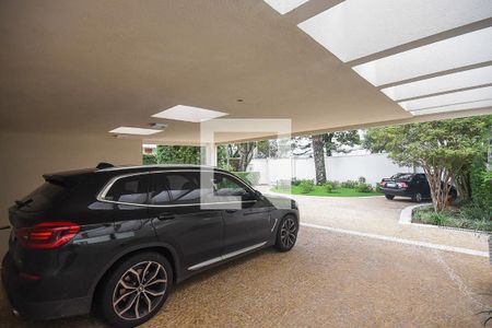 Casa à venda com 625m², 4 quartos e 6 vagas Casa à venda com 625m², 4 quartos e 6 vagasGaragem