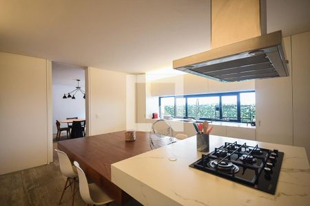 Casa à venda com 625m², 4 quartos e 6 vagas Casa à venda com 625m², 4 quartos e 6 vagasCozinha