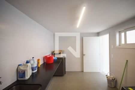 Casa à venda com 625m², 4 quartos e 6 vagas Casa à venda com 625m², 4 quartos e 6 vagasÁrea de Serviço