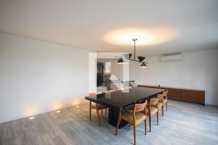 Casa à venda com 625m², 4 quartos e 6 vagas Casa à venda com 625m², 4 quartos e 6 vagasSala de Jantar