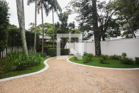 Casa à venda com 625m², 4 quartos e 6 vagas Casa à venda com 625m², 4 quartos e 6 vagasEntrada