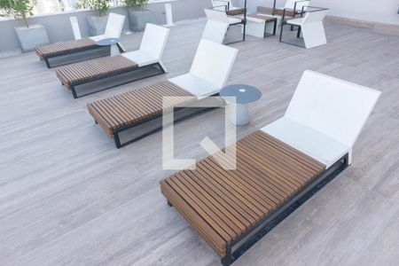 Studio para alugar com 32m², 1 quarto e sem vaga Studio para alugar com 32m², 1 quarto e sem vagaÁrea comum - Piscina