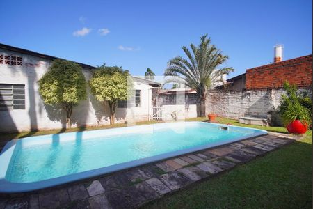 Casa à venda com 240m², 3 quartos e 4 vagas Casa à venda com 240m², 3 quartos e 4 vagasPiscina