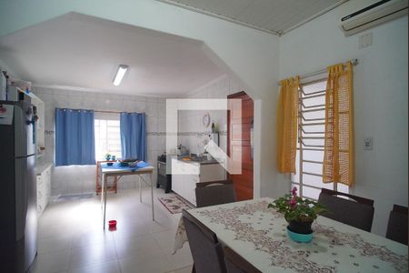 Casa à venda com 240m², 3 quartos e 4 vagas Casa à venda com 240m², 3 quartos e 4 vagasCozinha