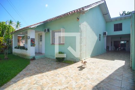 Casa à venda com 240m², 3 quartos e 4 vagas Casa à venda com 240m², 3 quartos e 4 vagasFachada