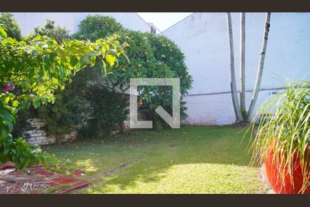 Casa à venda com 240m², 3 quartos e 4 vagas Casa à venda com 240m², 3 quartos e 4 vagasQuintal