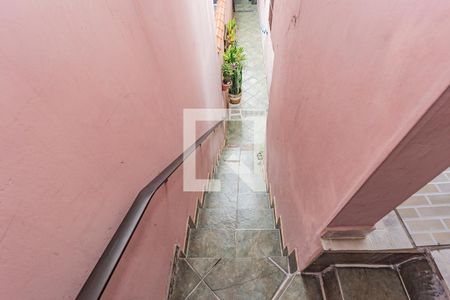 Casa à venda com 128m², 3 quartos e 2 vagas Casa à venda com 128m², 3 quartos e 2 vagasEscada