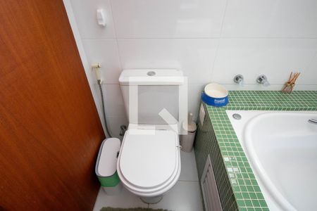 Casa à venda com 409m², 4 quartos e 3 vagasSuíte 2