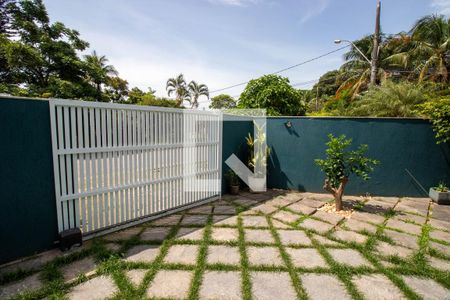 Sala vista de casa à venda com 4 quartos, 409m² em Itaipu, Niterói