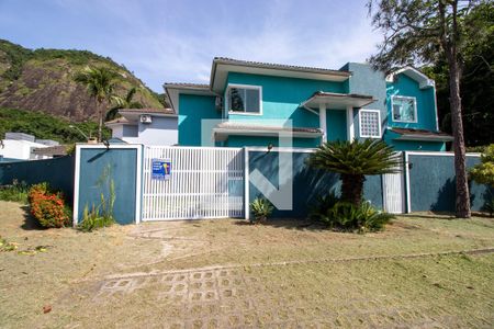 Casa à venda com 409m², 4 quartos e 3 vagasFachada