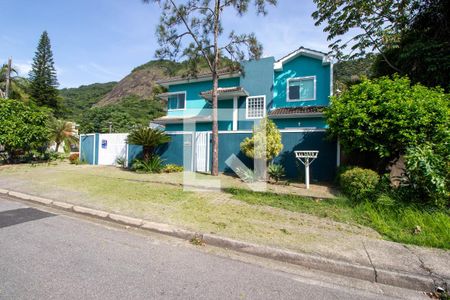 Casa à venda com 409m², 4 quartos e 3 vagasFachada