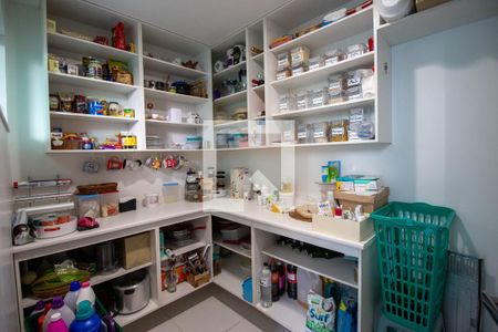 Casa à venda com 409m², 4 quartos e 3 vagasDespensa