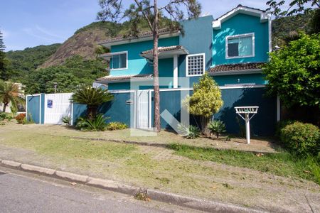 Casa à venda com 409m², 4 quartos e 3 vagasFachada