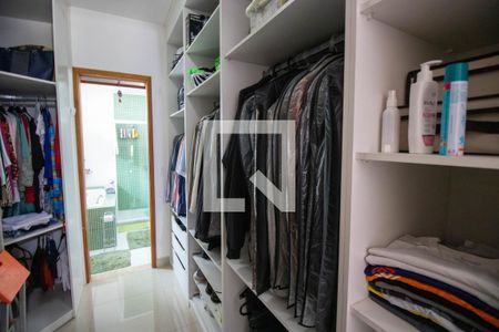 Casa à venda com 409m², 4 quartos e 3 vagasSuíte 2 closet